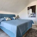 בית נופש Scenic Sea View,three Bedroom With Pool
