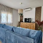 Scenic Sea View,three Bedroom With Pool * טרוגיר