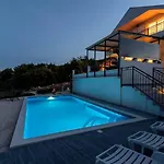 Сasa de vacaciones Scenic Sea View,three Bedroom With Pool *
