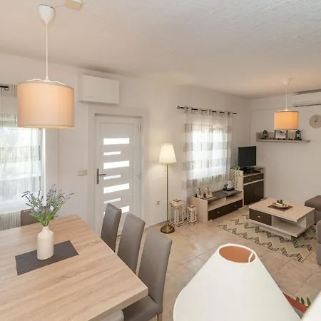 Scenic Sea View,three Bedroom With Pool Casa vacanze Traù