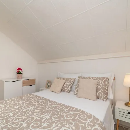 Casa vacanze Scenic Sea View,three Bedroom With Pool Traù