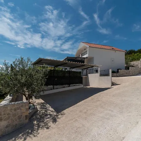 Scenic Sea View,three Bedroom With Pool *