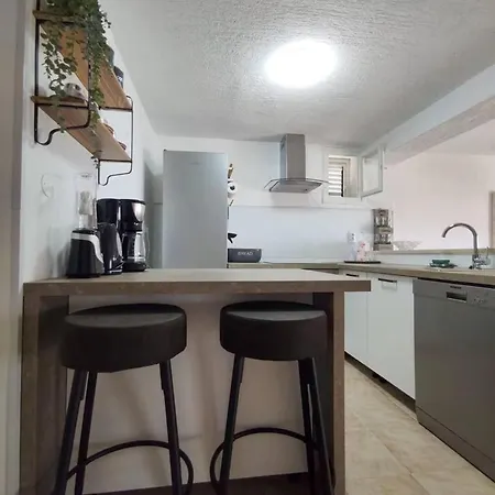 Scenic Sea View,three Bedroom With Pool تروغير