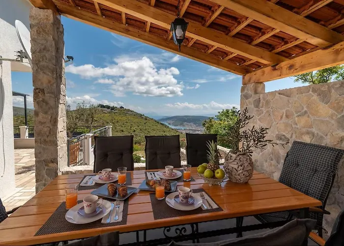 Nyaraló Scenic Sea View,three Bedroom With Pool Trogir