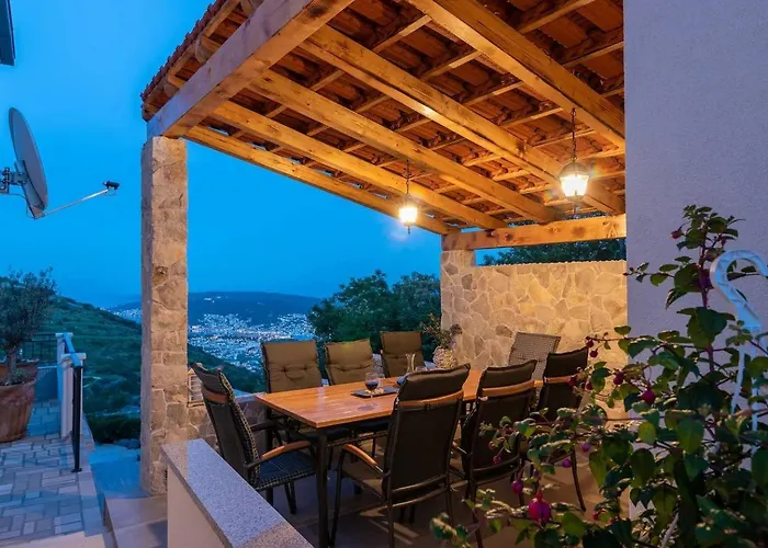 Scenic Sea View,three Bedroom With Pool