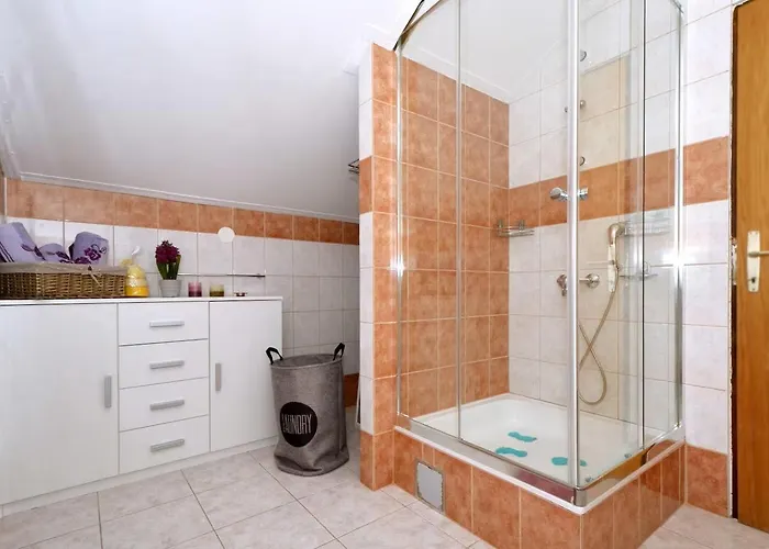 Tatil Evi Scenic Sea View,three Bedroom With Pool Trogir