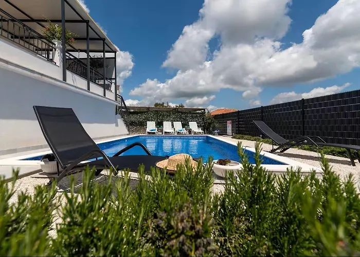 Scenic Sea View,three Bedroom With Pool Tatil Evi