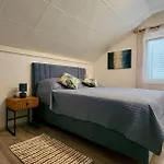 別荘 Scenic Sea View,three Bedroom With Pool トロギール