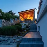 別荘 Scenic Sea View,three Bedroom With Pool