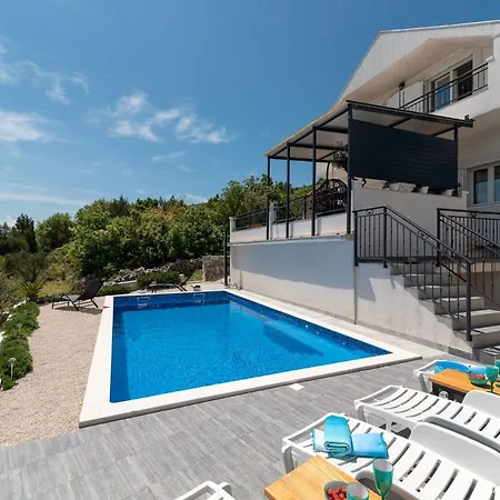 Scenic Sea View,three Bedroom With Pool