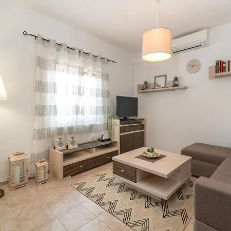 Scenic Sea View,three Bedroom With Pool Дом отдыха Трогир