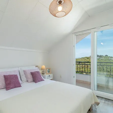 Scenic Sea View,three Bedroom With Pool Hébergement de vacances Trogir