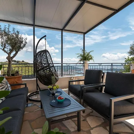 Hébergement de vacances Scenic Sea View,three Bedroom With Pool