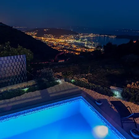 Hébergement de vacances Scenic Sea View,three Bedroom With Pool *