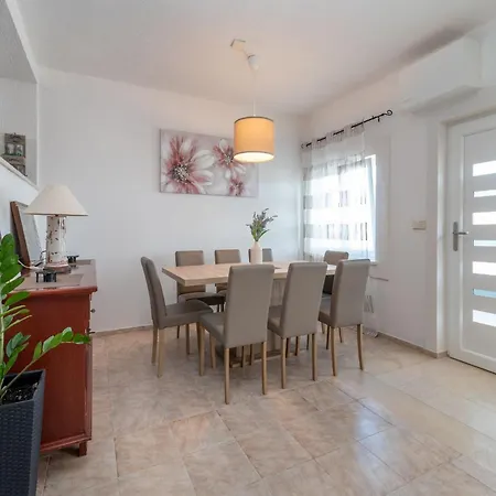 Scenic Sea View,three Bedroom With Pool *