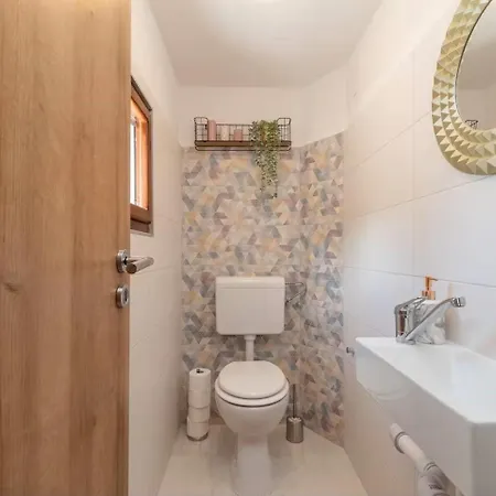 Scenic Sea View,three Bedroom With Pool Трогір