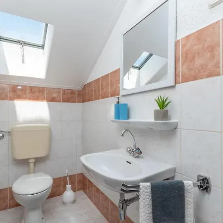 Scenic Sea View,three Bedroom With Pool Трогір