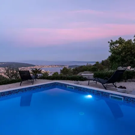 Hébergement de vacances Scenic Sea View,three Bedroom With Pool