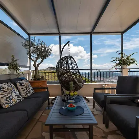 Scenic Sea View,three Bedroom With Pool *