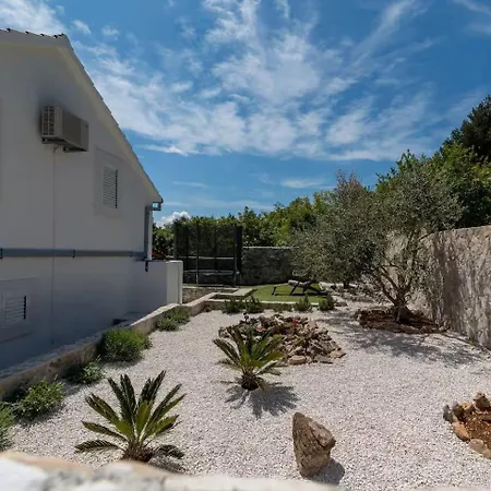 Casa vacanze Scenic Sea View,three Bedroom With Pool Traù