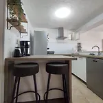 Scenic Sea View,three Bedroom With Pool Traù
