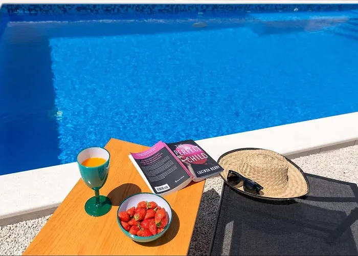 Scenic Sea View,three Bedroom With Pool Ferienhaus *