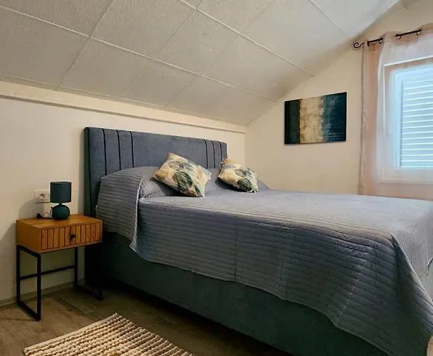 Ferienhaus Scenic Sea View,three Bedroom With Pool Trogir