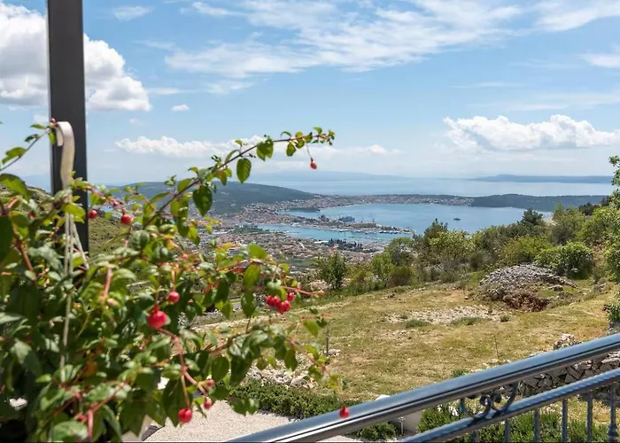 Scenic Sea View,three Bedroom With Pool *
