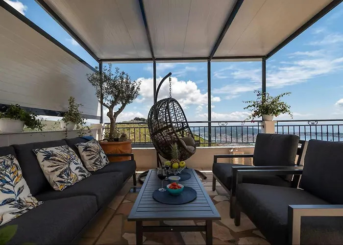 Scenic Sea View,three Bedroom With Pool *