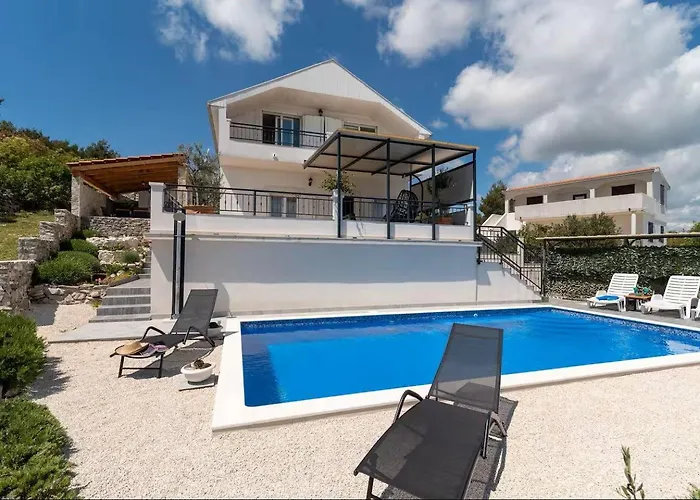 Scenic Sea View,three Bedroom With Pool Ferienhaus