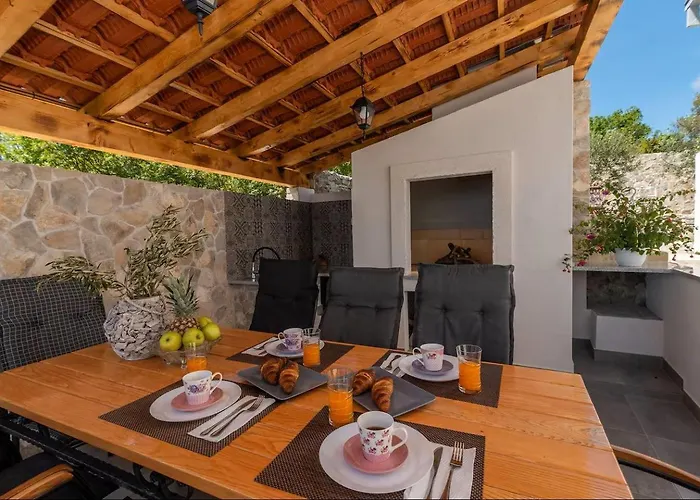 Scenic Sea View,three Bedroom With Pool Ferienhaus *